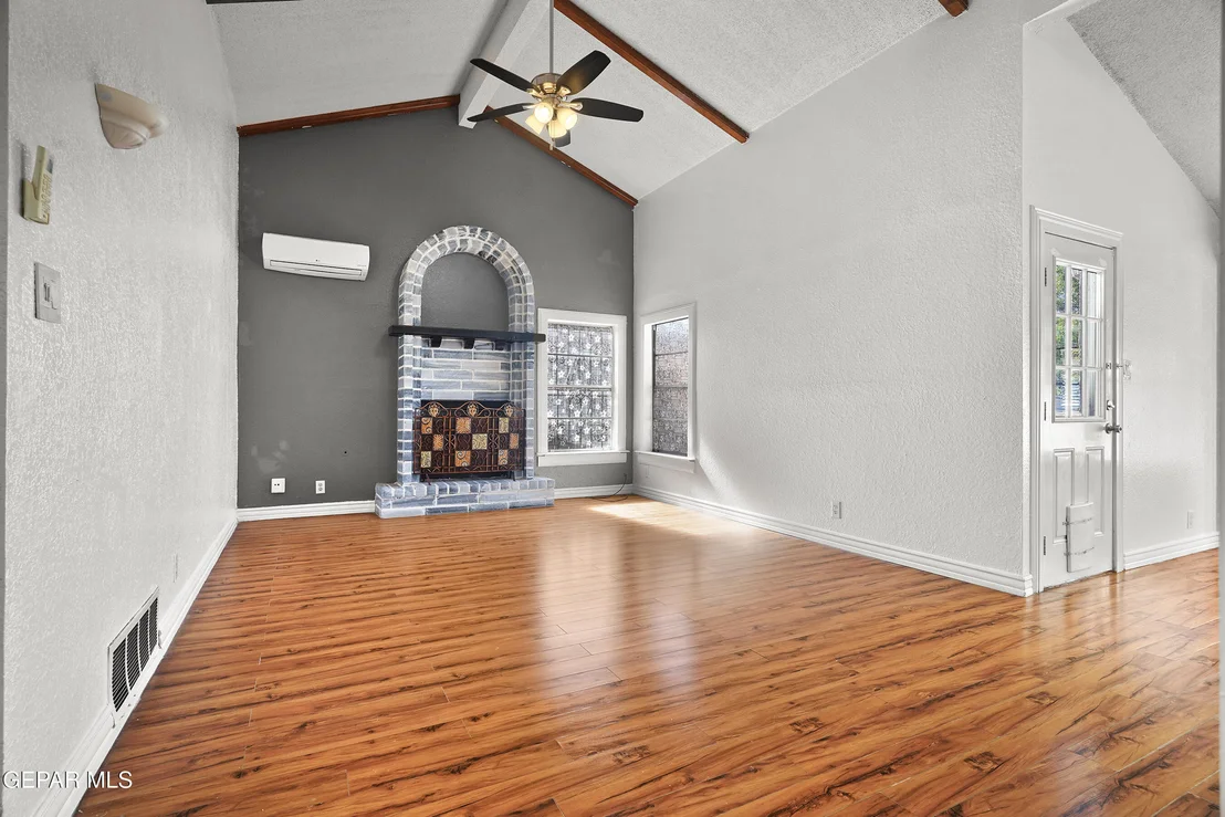 Photo of 4721 MAUREEN Circle