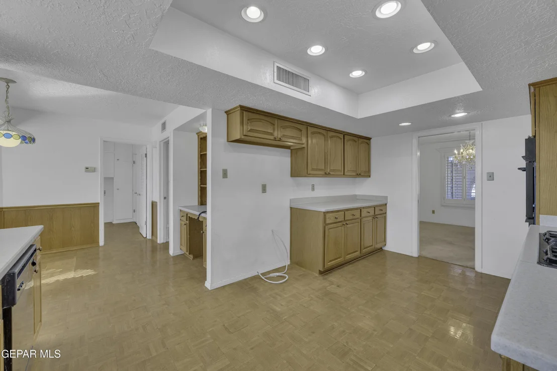 Photo of 612 SOMERSET Drive