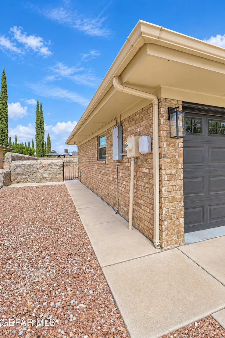 Photo of 10605 CAUSEWAY Drive