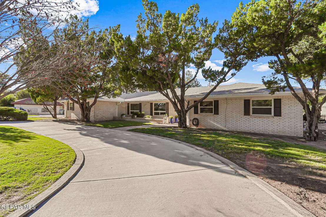 Photo of 717 LIVE OAK Drive