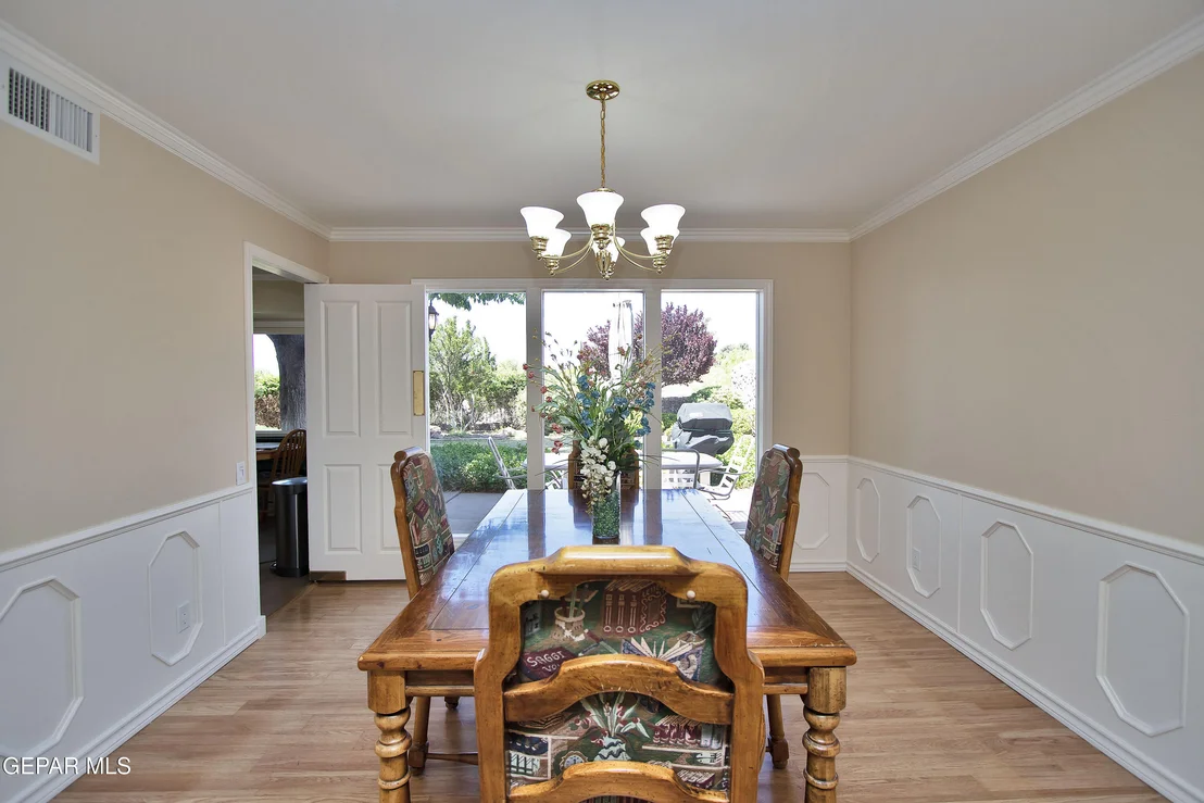 Photo of 517 Stonebluff Road