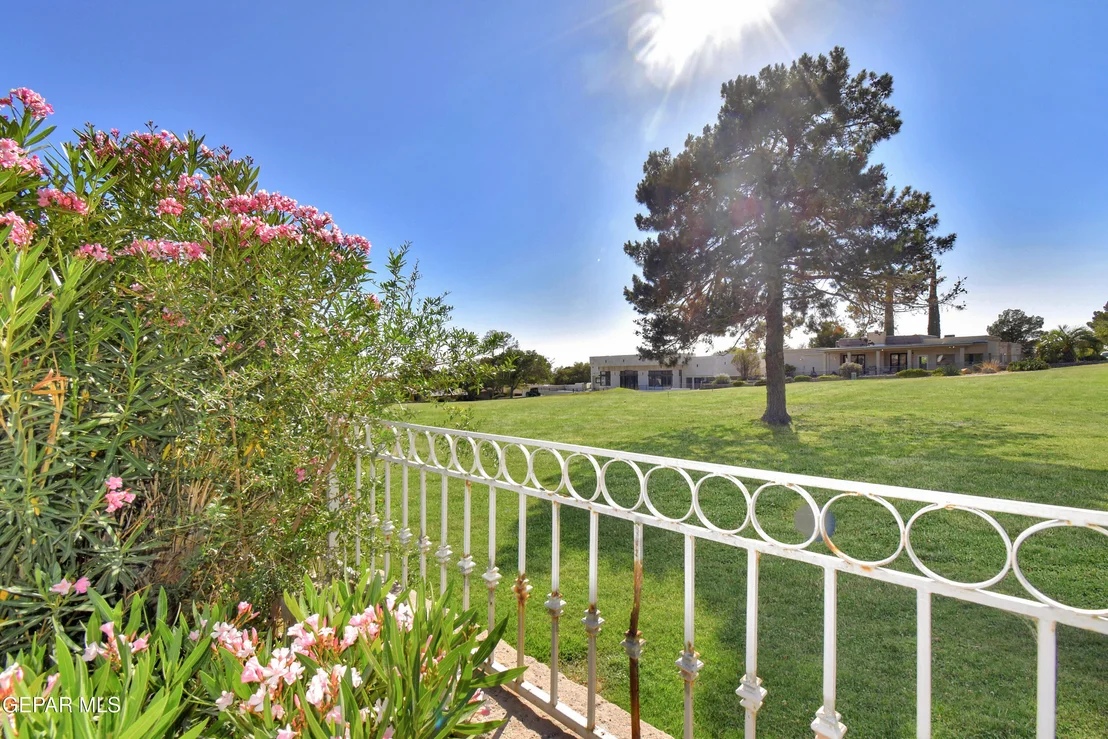 Photo of 849 River Oaks Drive
