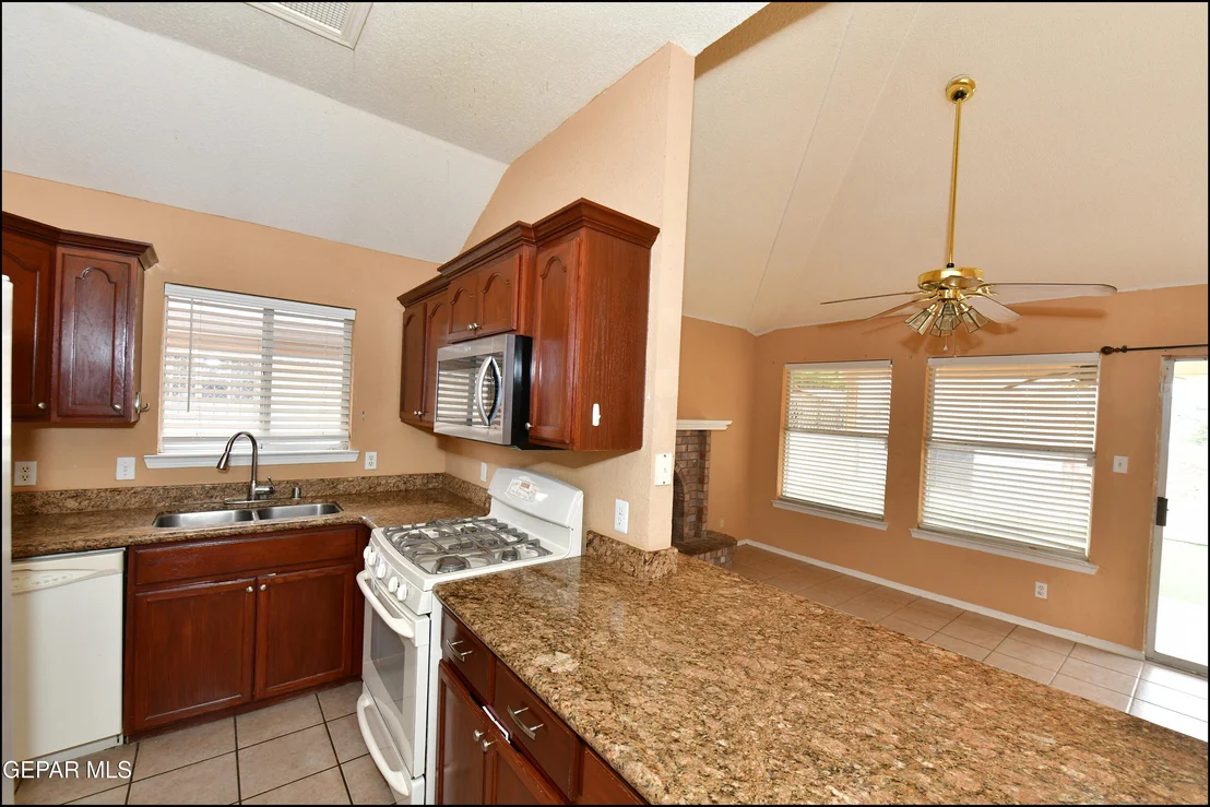 Photo of 7737 PLAZA AZUL Road
