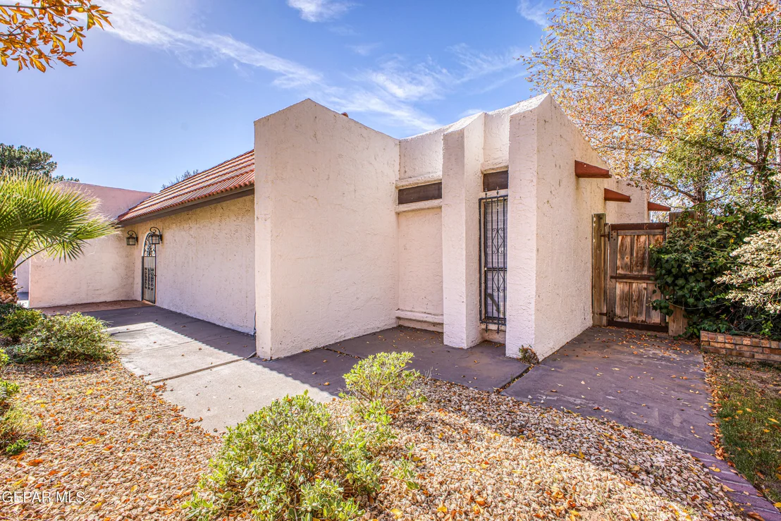 Photo of 5415 ORANTES Place