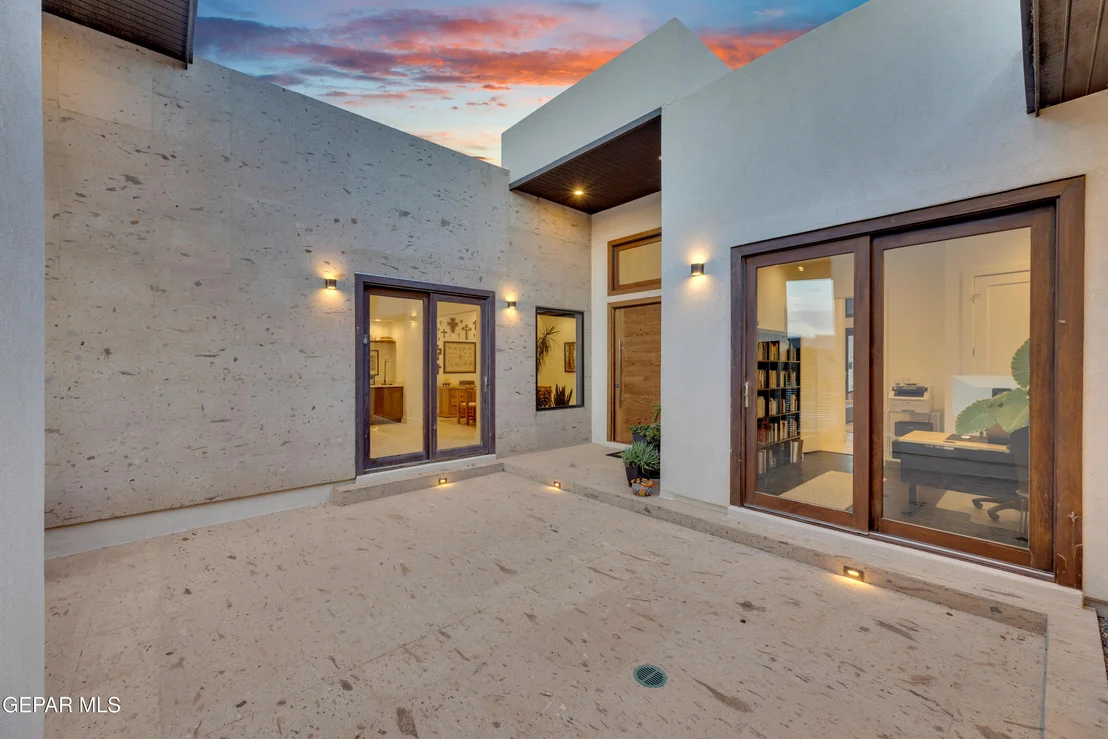 Photo of 386 ROCKY POINTE Drive