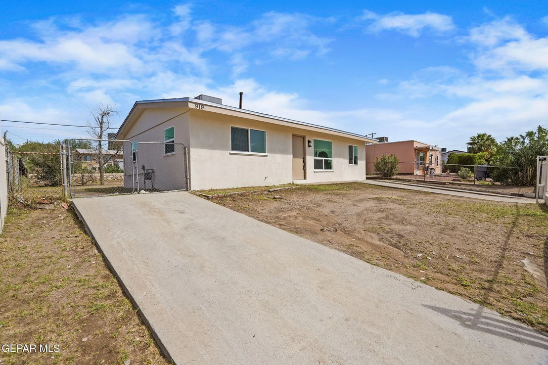 Photo of 919 N CLARK Drive