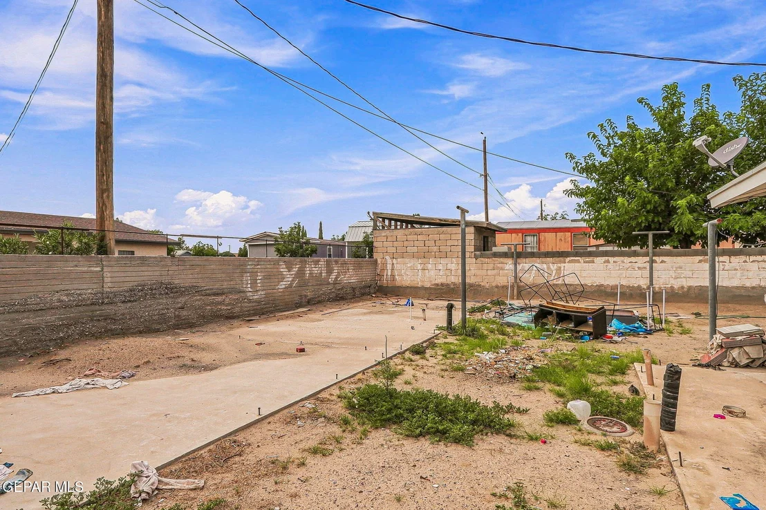 Photo of 1178 YANN Road