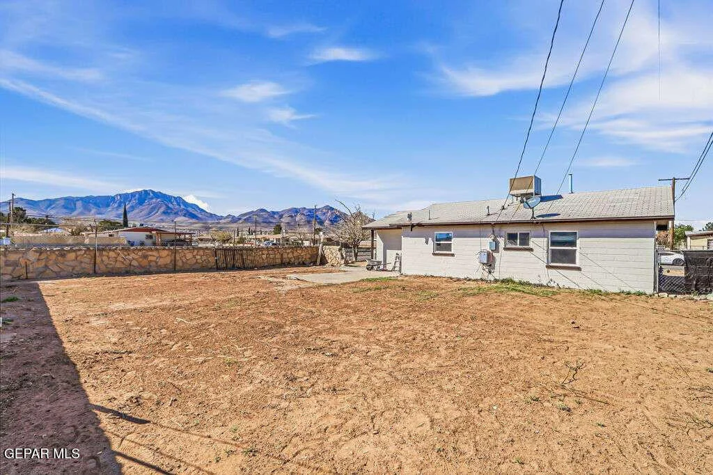 Photo of 5000 MEADE Court
