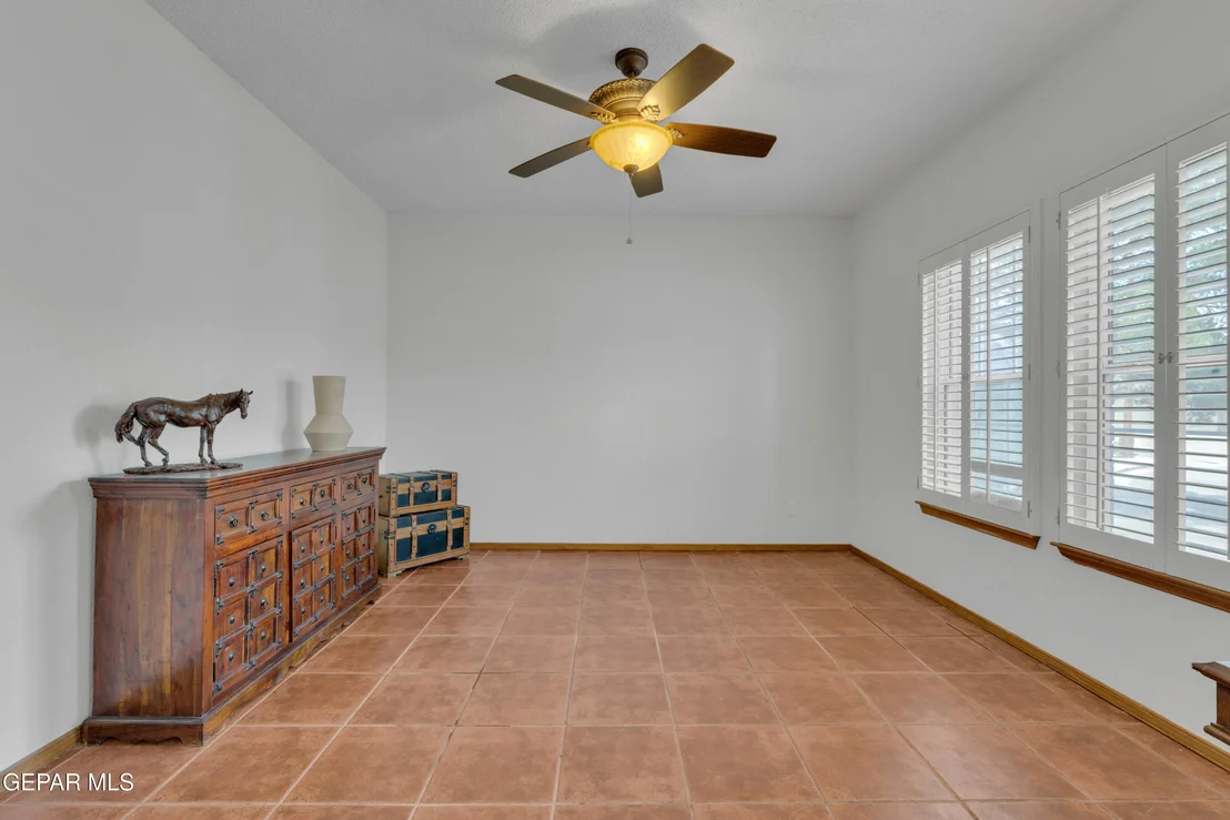 Photo of 2121 GREENLEE Drive