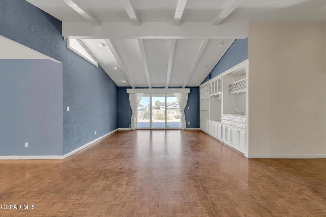 Photo of 913 THUNDERBIRD Drive