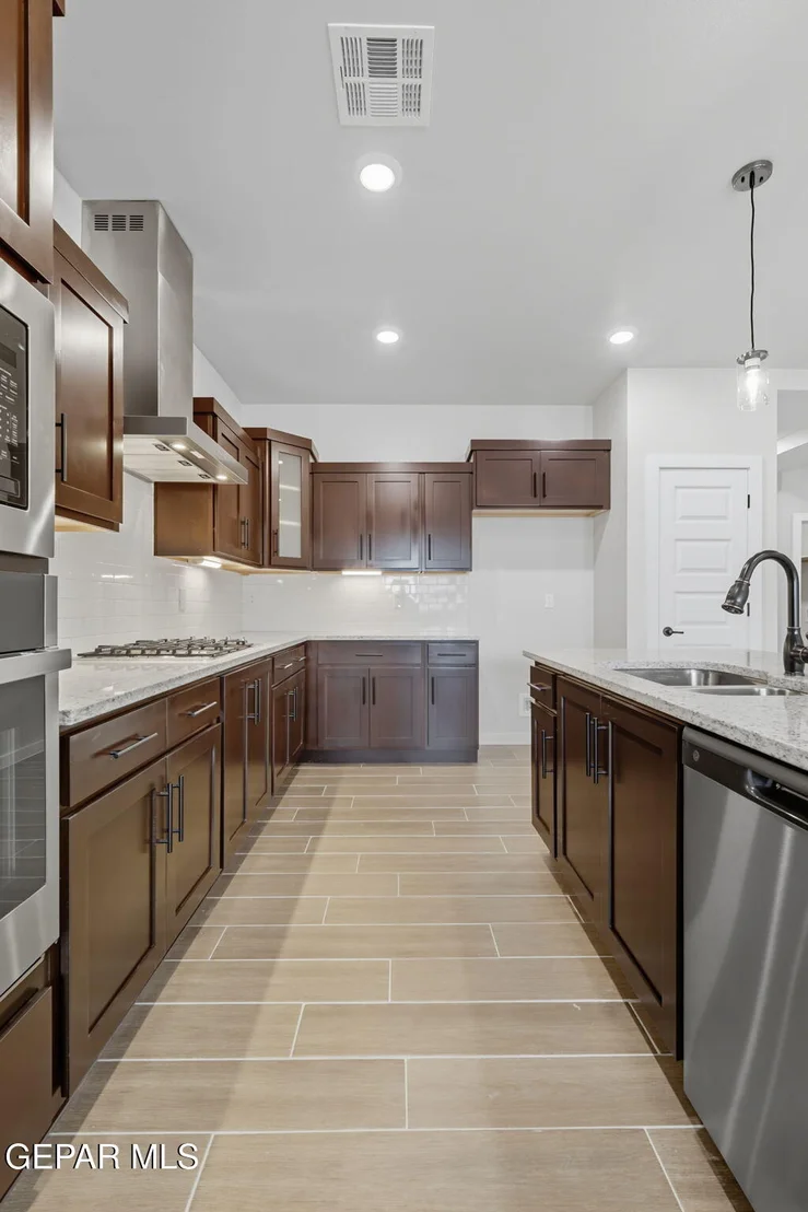 Photo of 925 Nayland Place