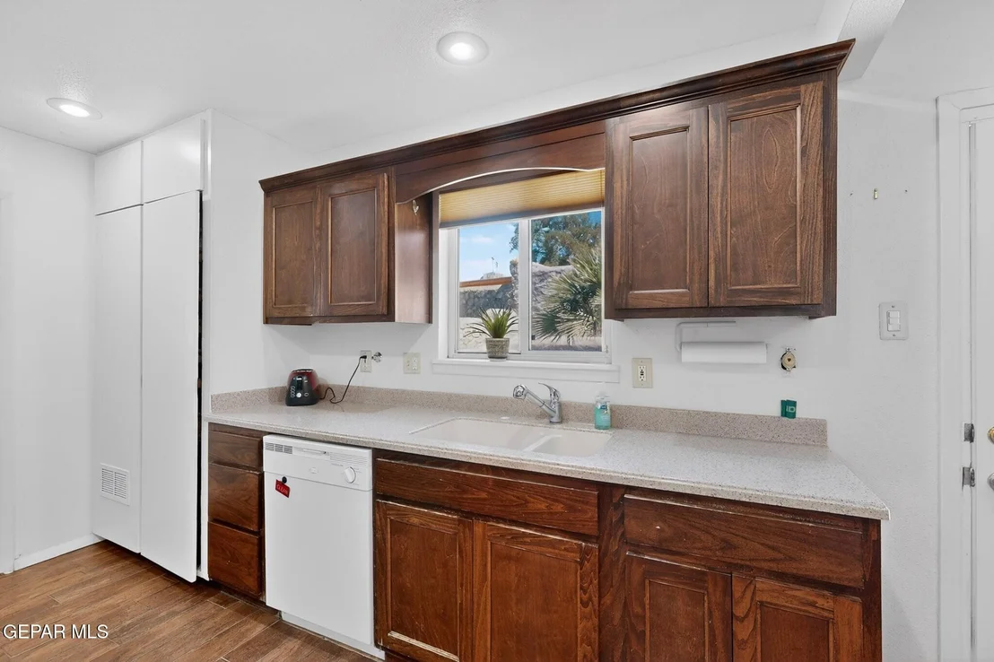 Photo of 537 RIDGEMONT Drive