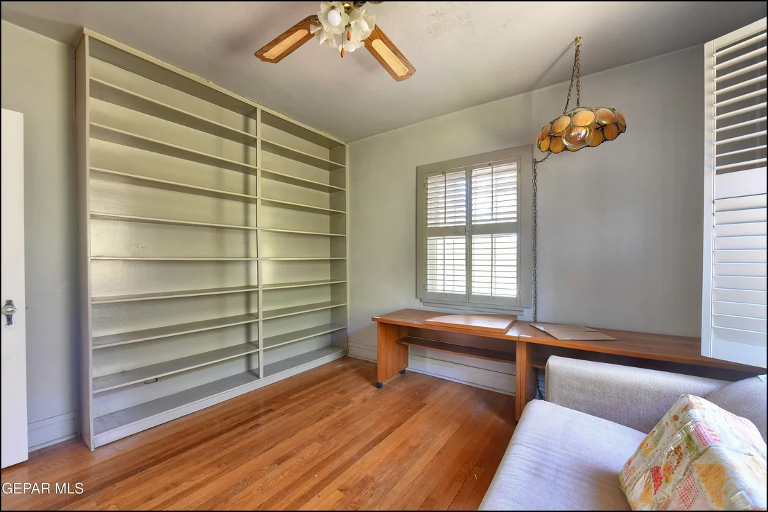 Photo of 912 MESITA Drive