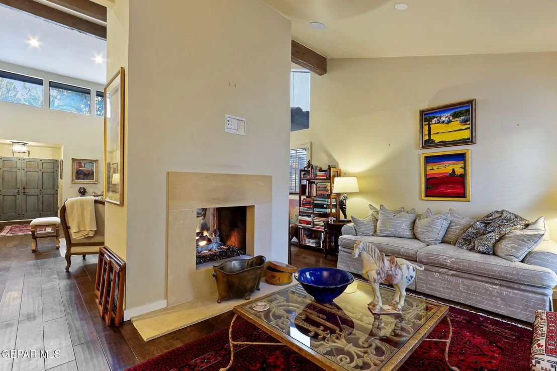 Photo of 821 Lakeway Drive