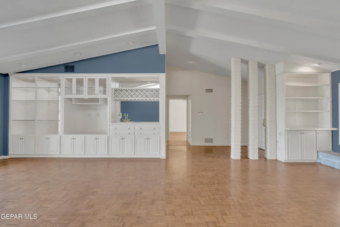 Photo of 913 THUNDERBIRD Drive