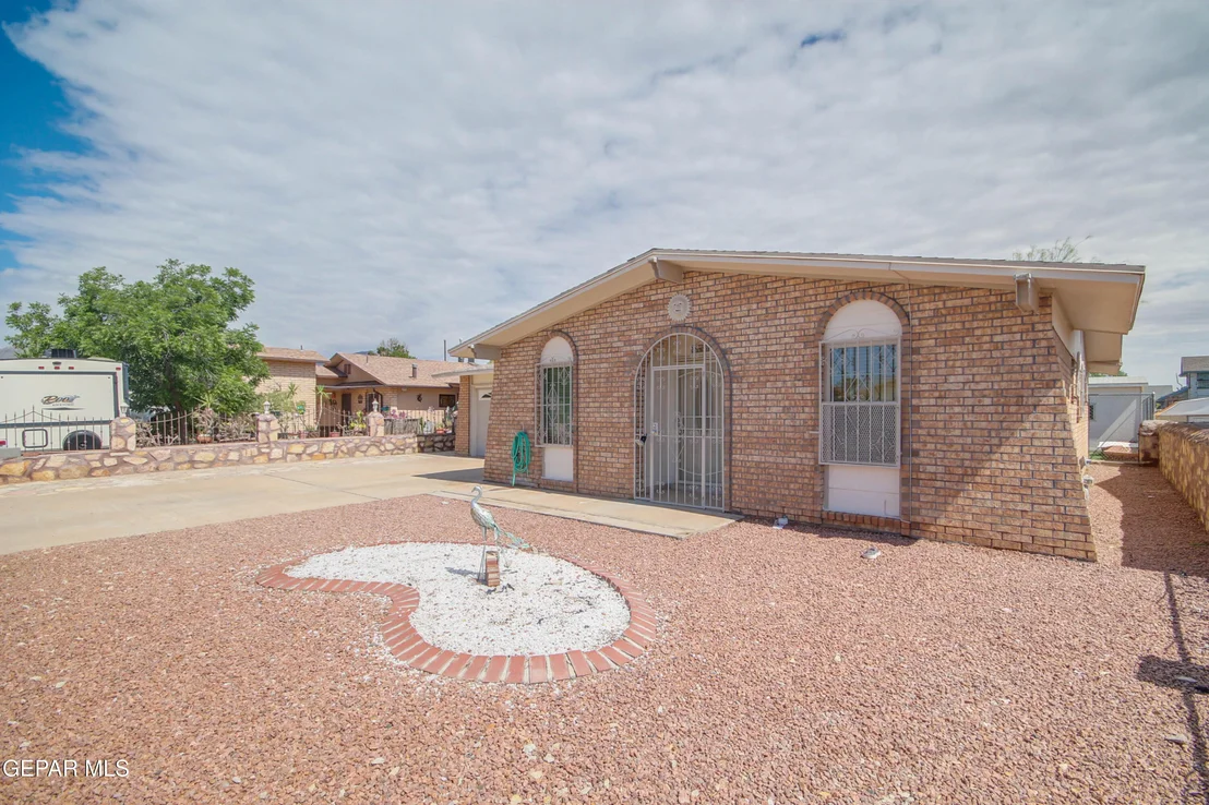 Photo of 5649 LONGVIEW Circle