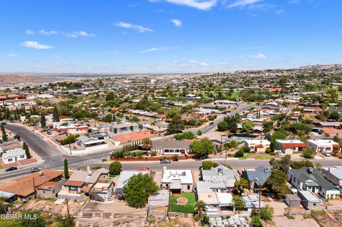 Photo of 810 MESITA Drive