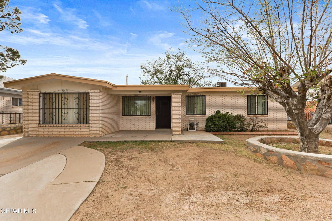 Photo of 233 MANUEL Drive