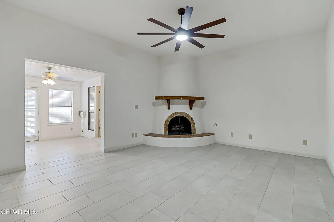 Photo of 836 ESPOLON Drive