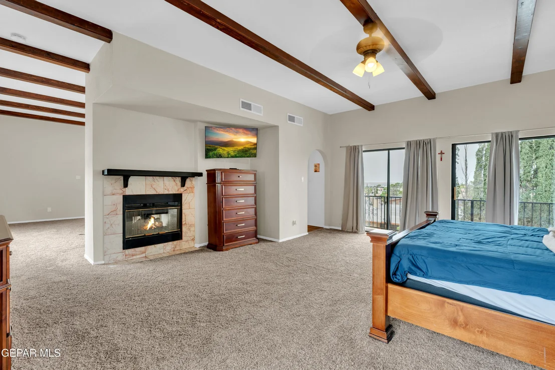 Photo of 425 VALPLANO Drive