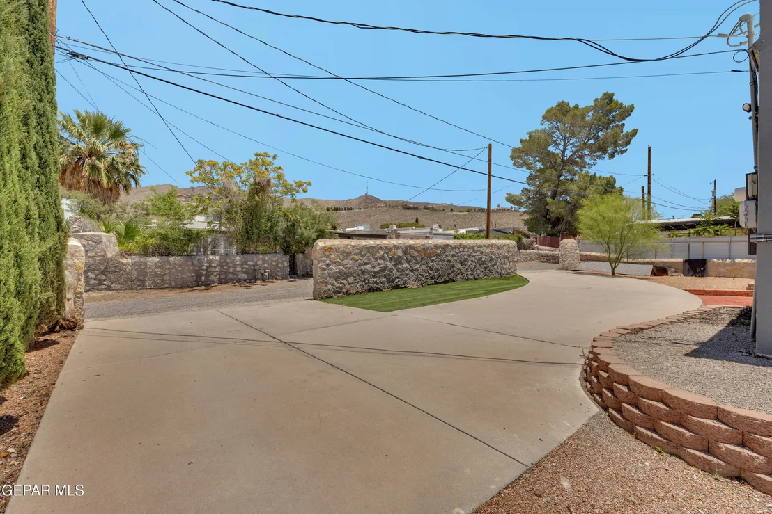 Photo of 809 GALLOWAY Drive