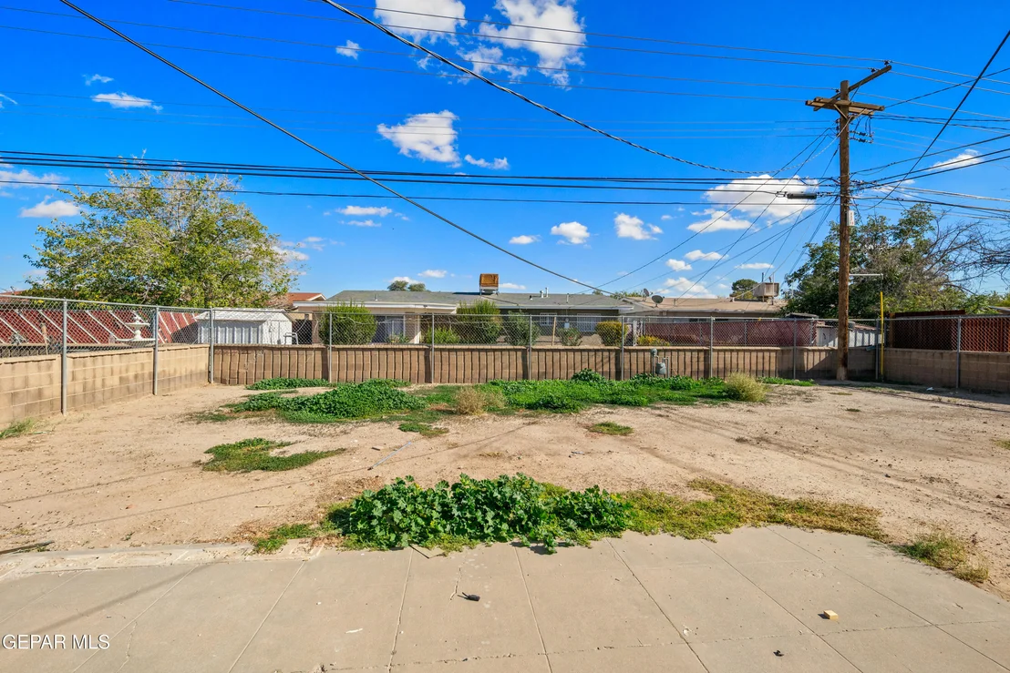 Photo of 412 INDIAN Place