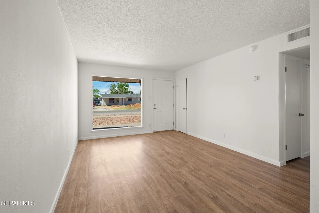Photo of 5128 DEBEERS Drive