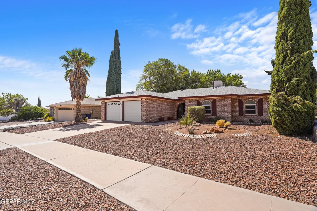 Photo of 805 ESPOLON Drive