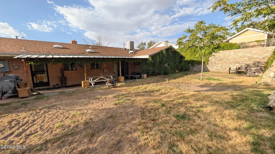 Photo of 352 CRESTMONT Drive
