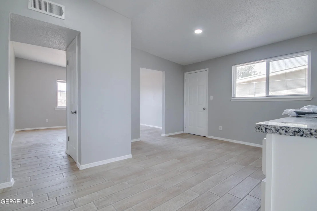 Photo of 6012 SINCLAIR Street
