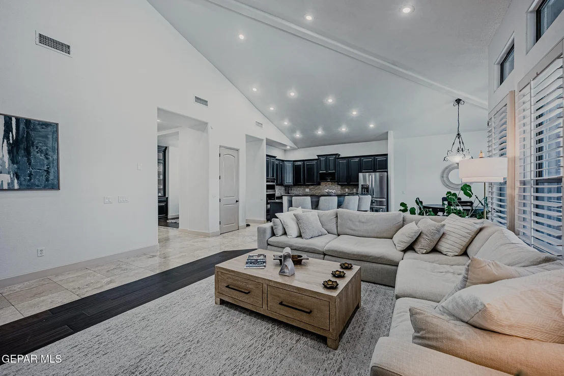 Photo of 6236 FRANKLIN HAWK Avenue