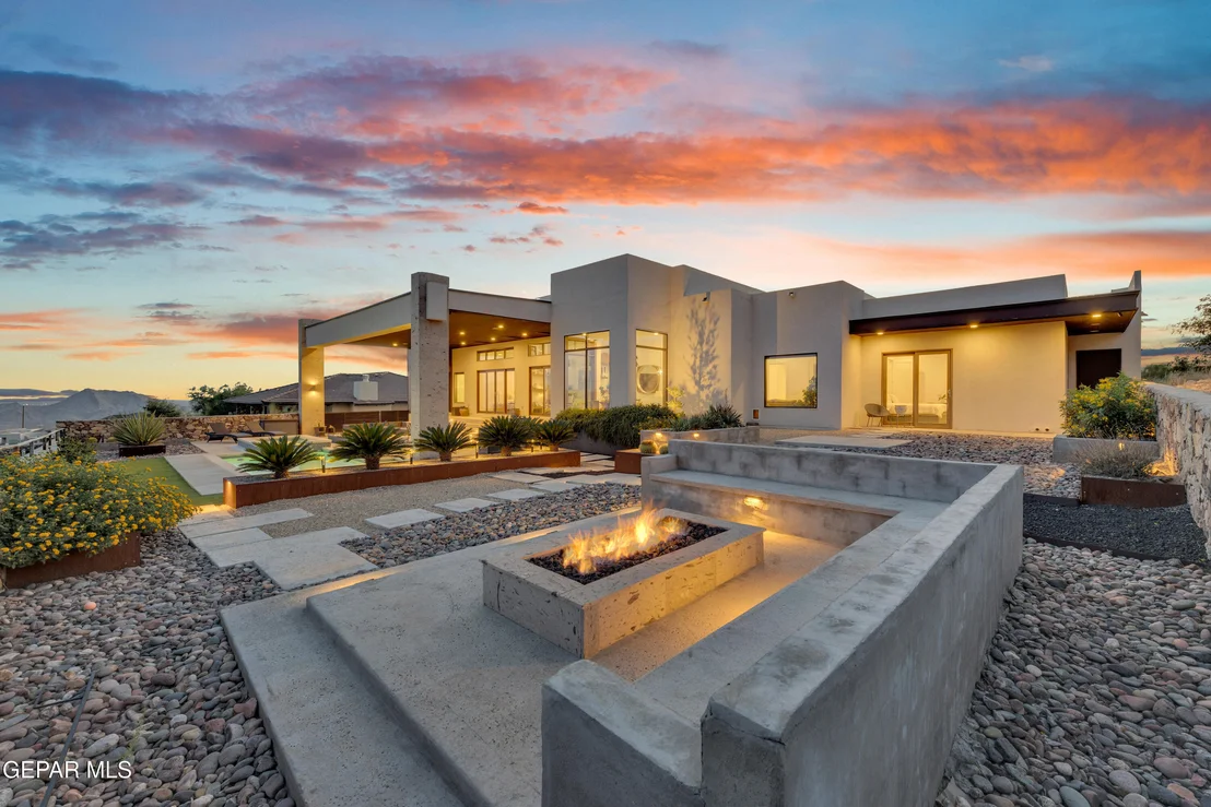 Photo of 386 ROCKY POINTE Drive
