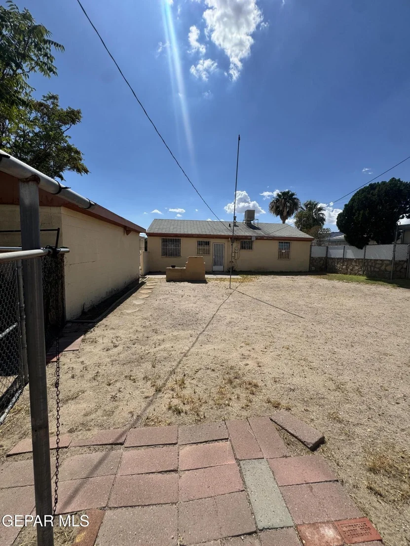 Photo of 828 OLSON Street