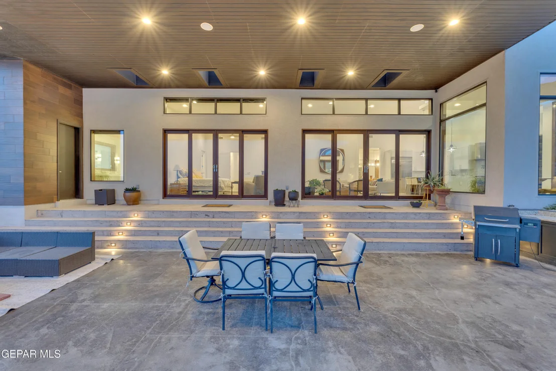 Photo of 386 ROCKY POINTE Drive