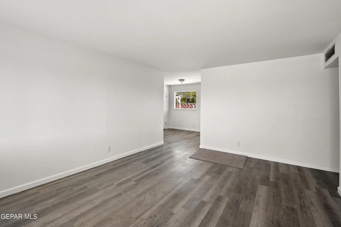 Photo of 412 INDIAN Place