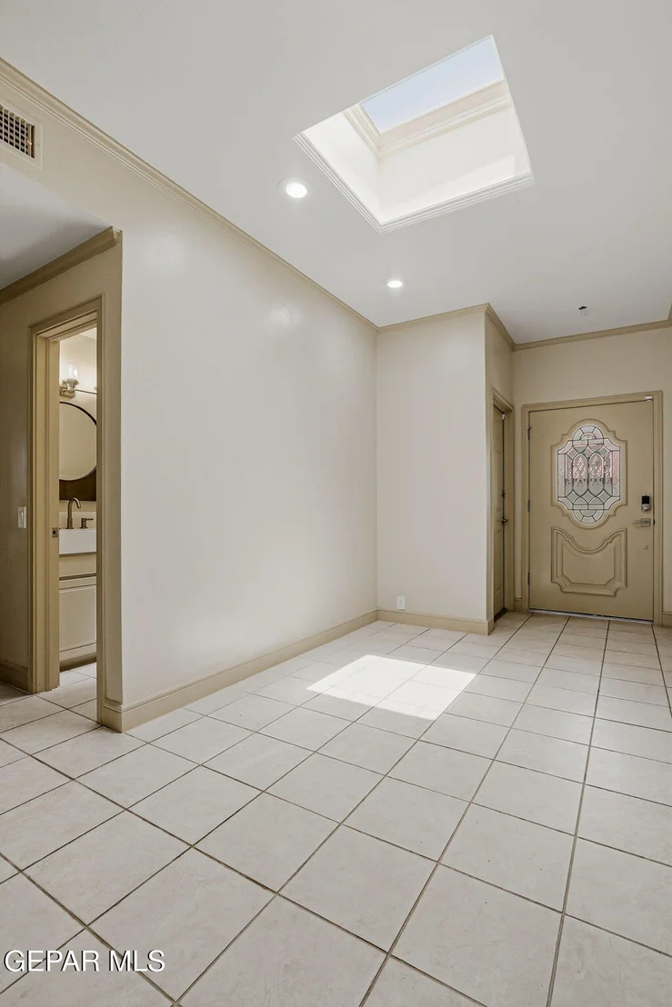 Photo of 1077 LOS JARDINES Circle