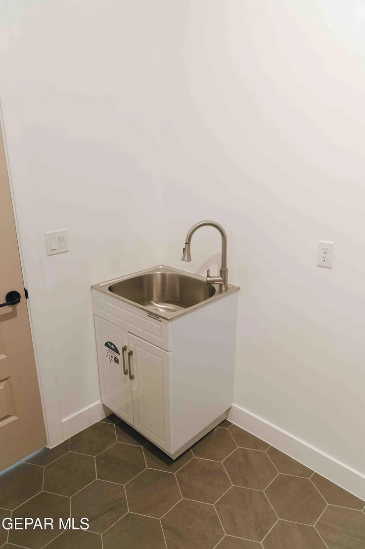 Photo of 653 BIR Circle