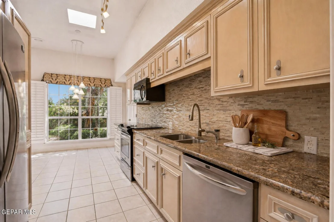 Photo of 1038 LOS JARDINES Circle