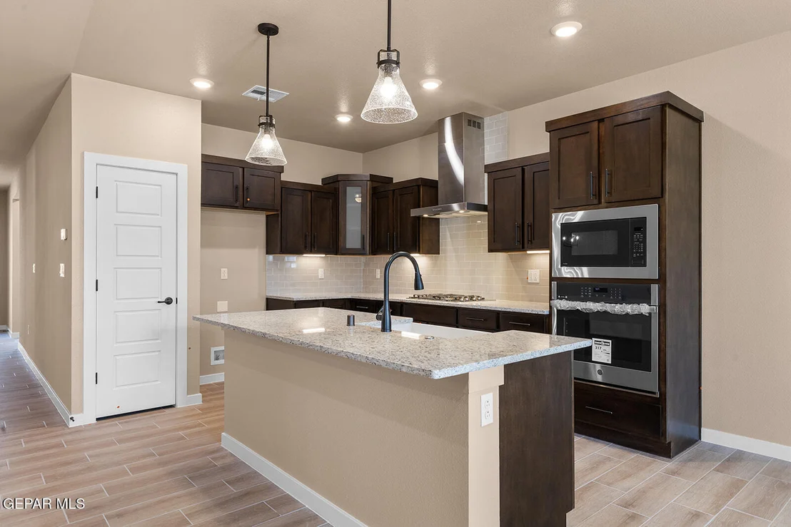 Photo of 929 Nayland Place