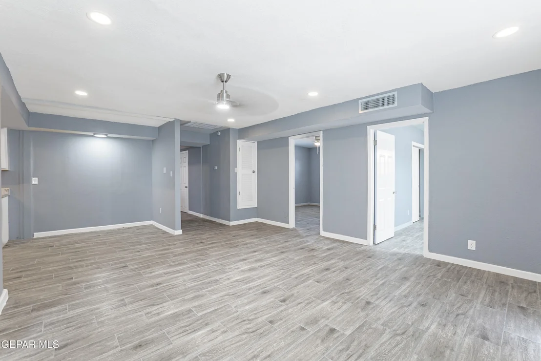 Photo of 3550 VANDERVEER Drive