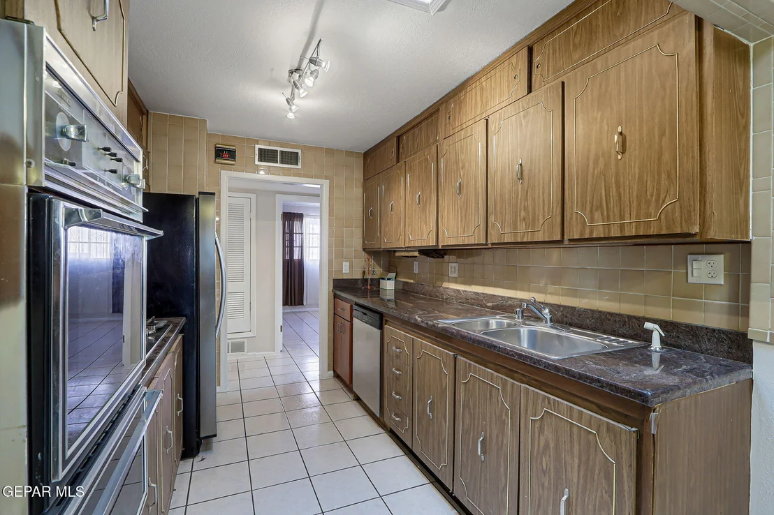Photo of 1304 Honeysuckle Drive
