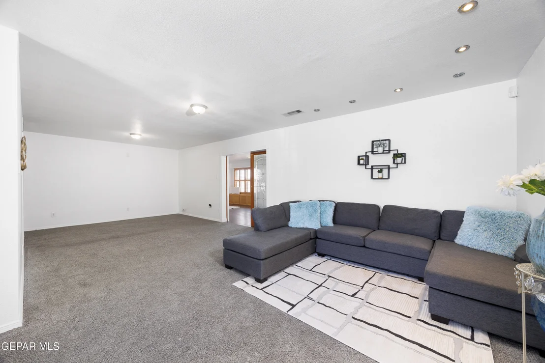 Photo of 9232 Morelia Road