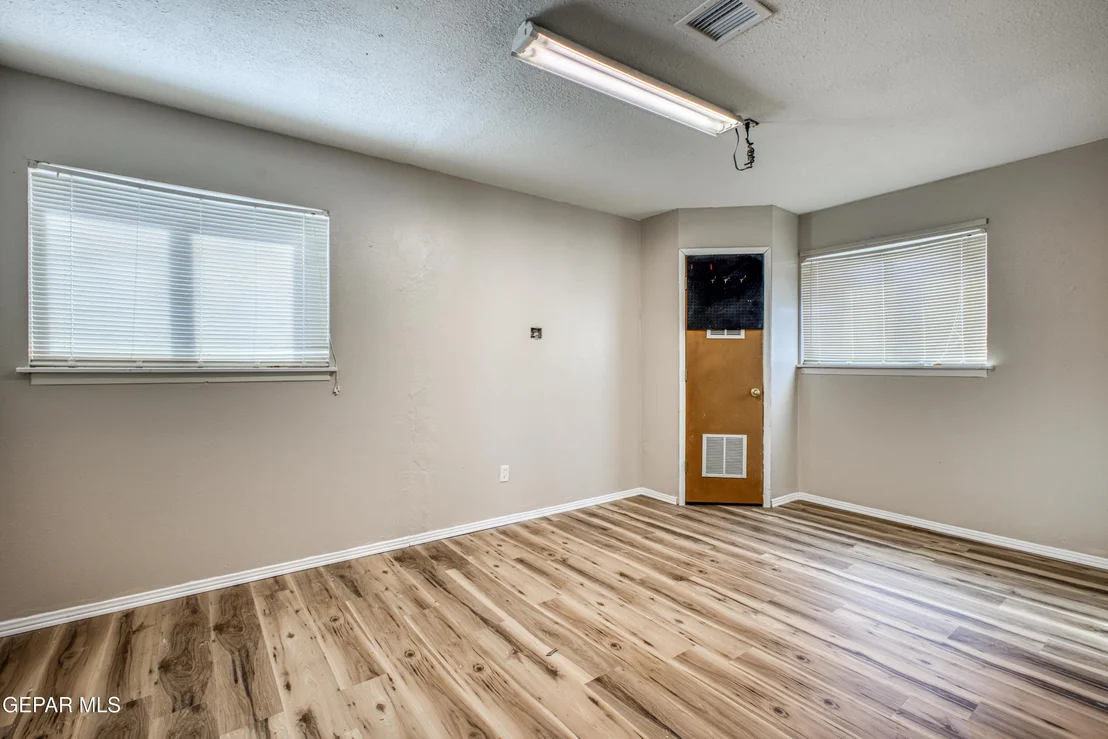 Photo of 5800 NIKE Lane