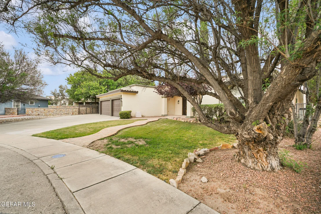 Photo of 651 Simon Court
