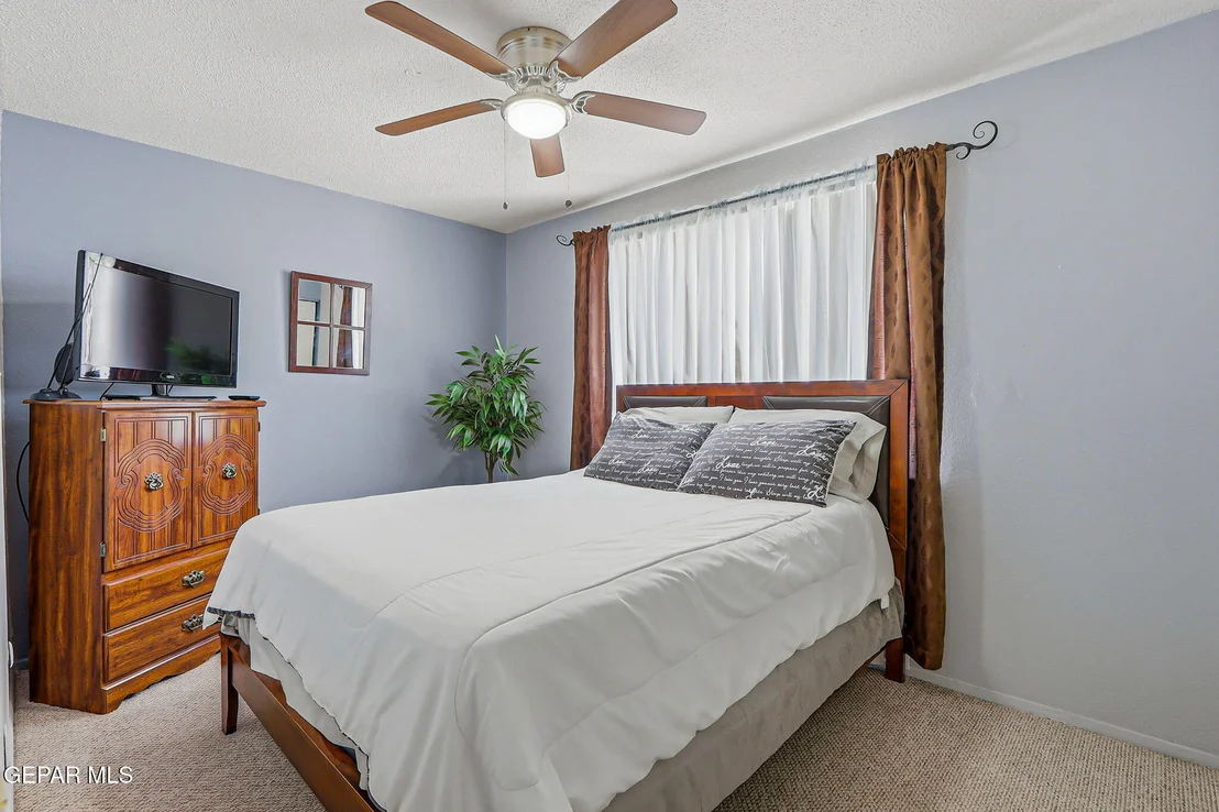 Photo of 323 VALLE SERENO Drive