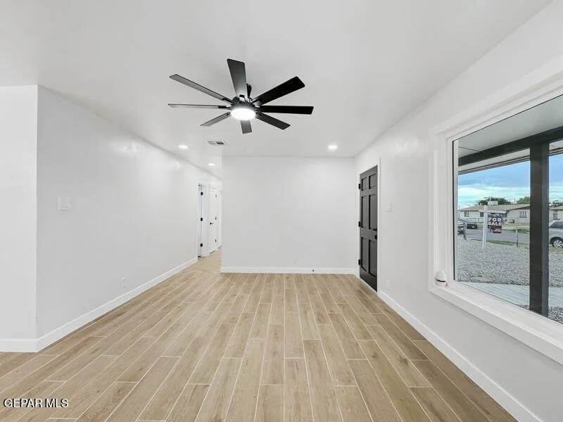 Photo of 5117 PEACOCK Lane
