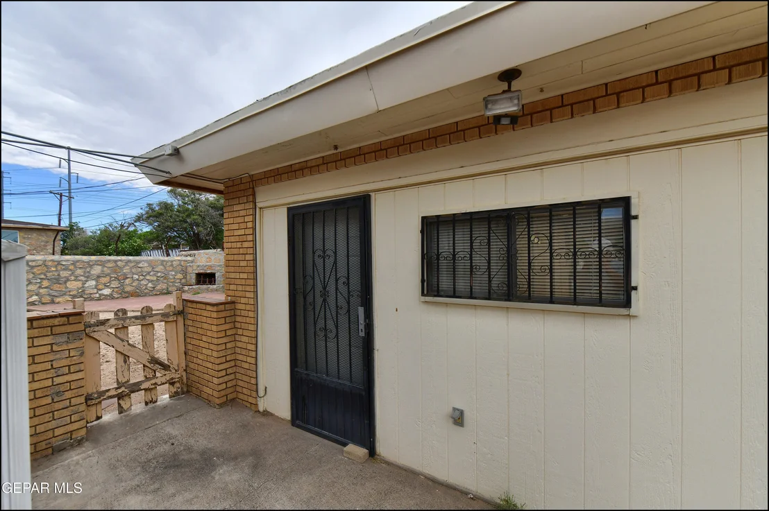 Photo of 2420 HAWLEY Circle