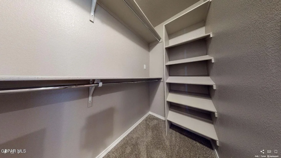 Photo of 924 Sandhurst Place