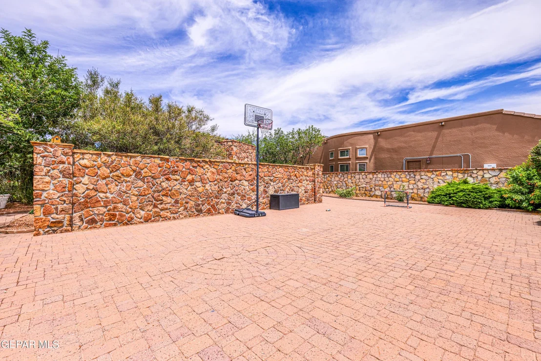 Photo of 6309 VIA SERENA Drive