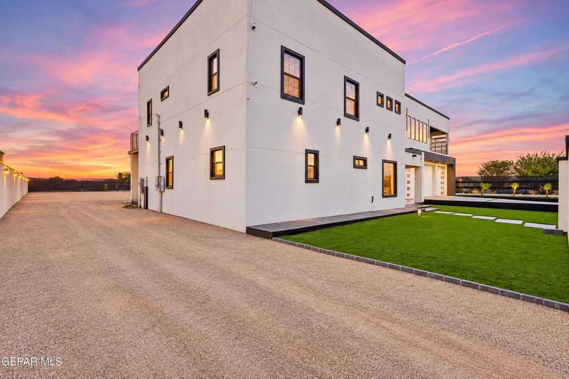 Photo of 817 Jones Point Place